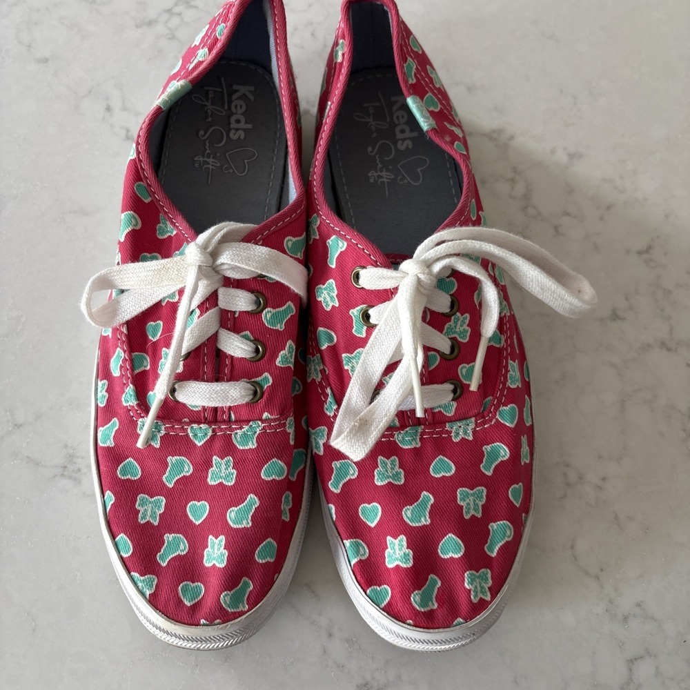 Taylor Swift KEDS Womens Canvas Size 7.5 US Pink Cats Red Era Bows Hearts